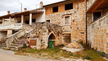casa in pietra vicino a Parenzo da ristrutturare